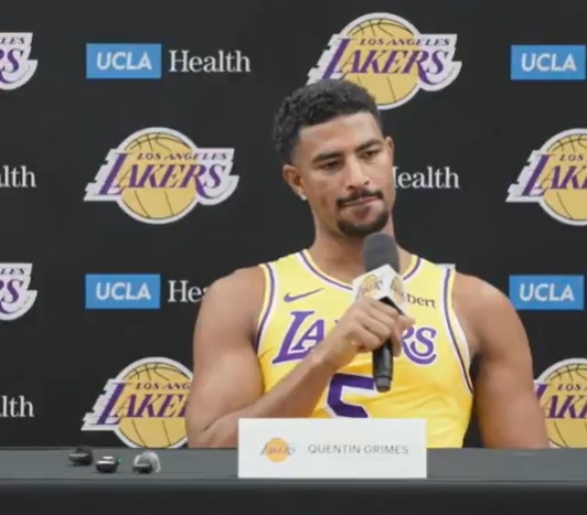 格莱姆斯：在东里身边要学会打无球 雷迪克要求我们传运投兼具